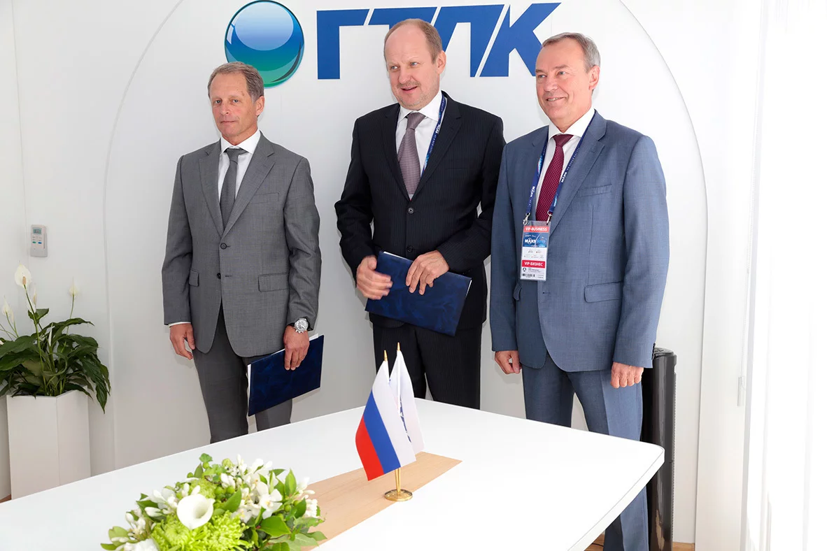 On August 28, 2019, Airlines Azimuth and the State Transport Leasing Company concluded an agreement on transfer of new aircraft Sukhoi Superjet 100