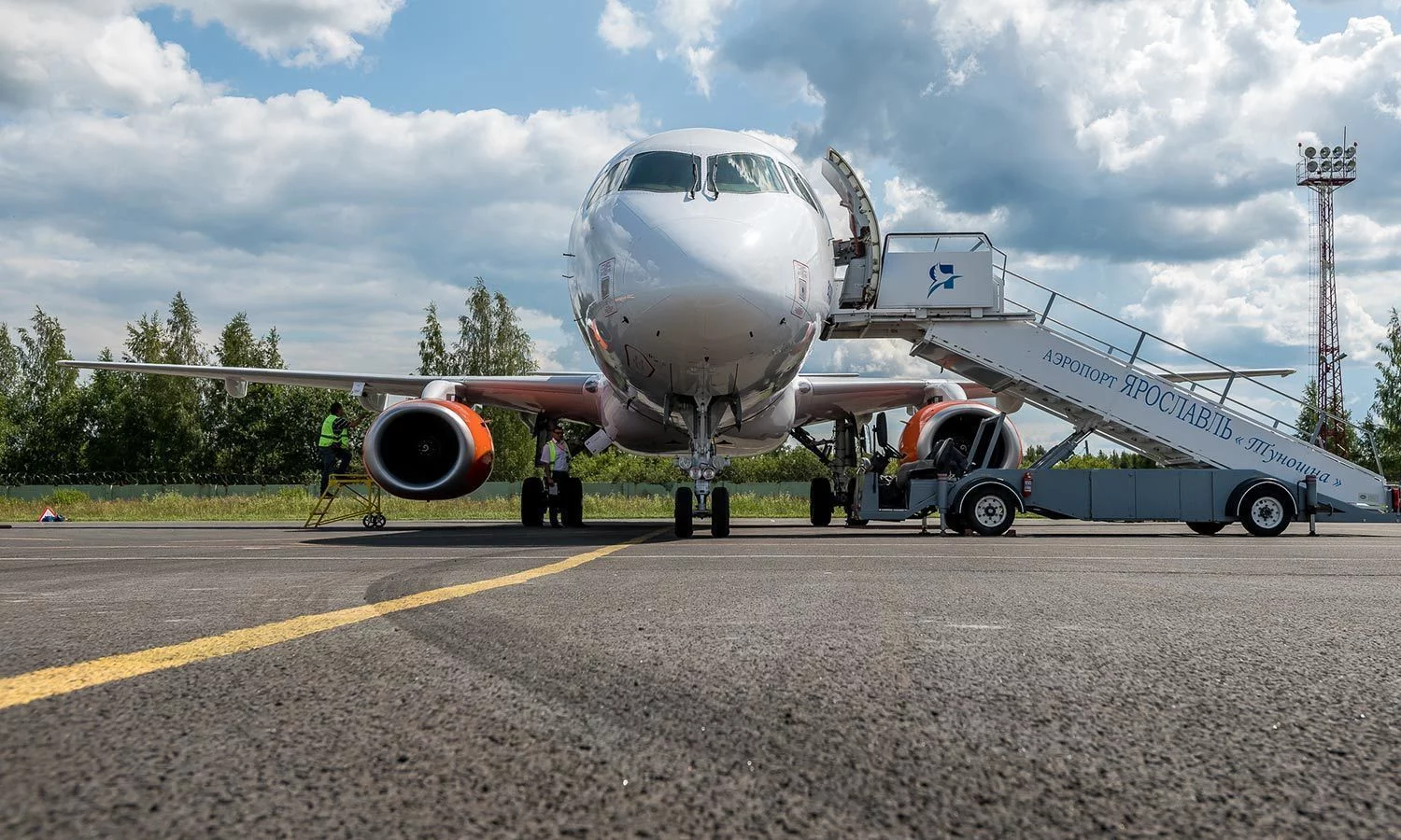 Azimuth Airlines started the flights from Mineralnye Vody to Nizhnevartovsk and Yaroslavl